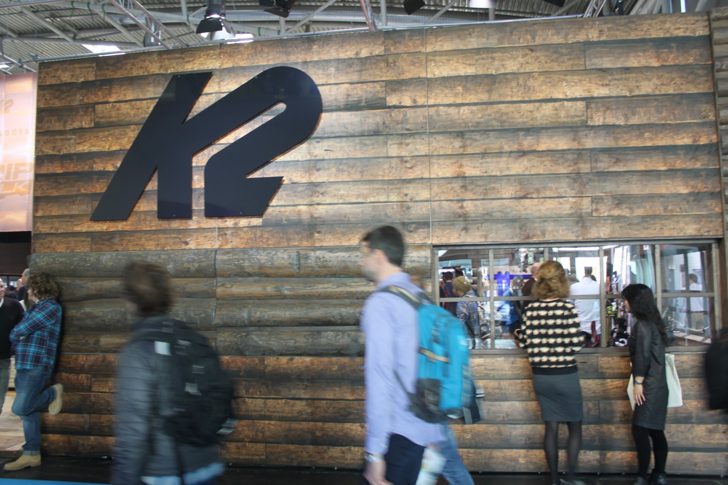 K2 prässentierte sich mit einer soliden Holzfassade!