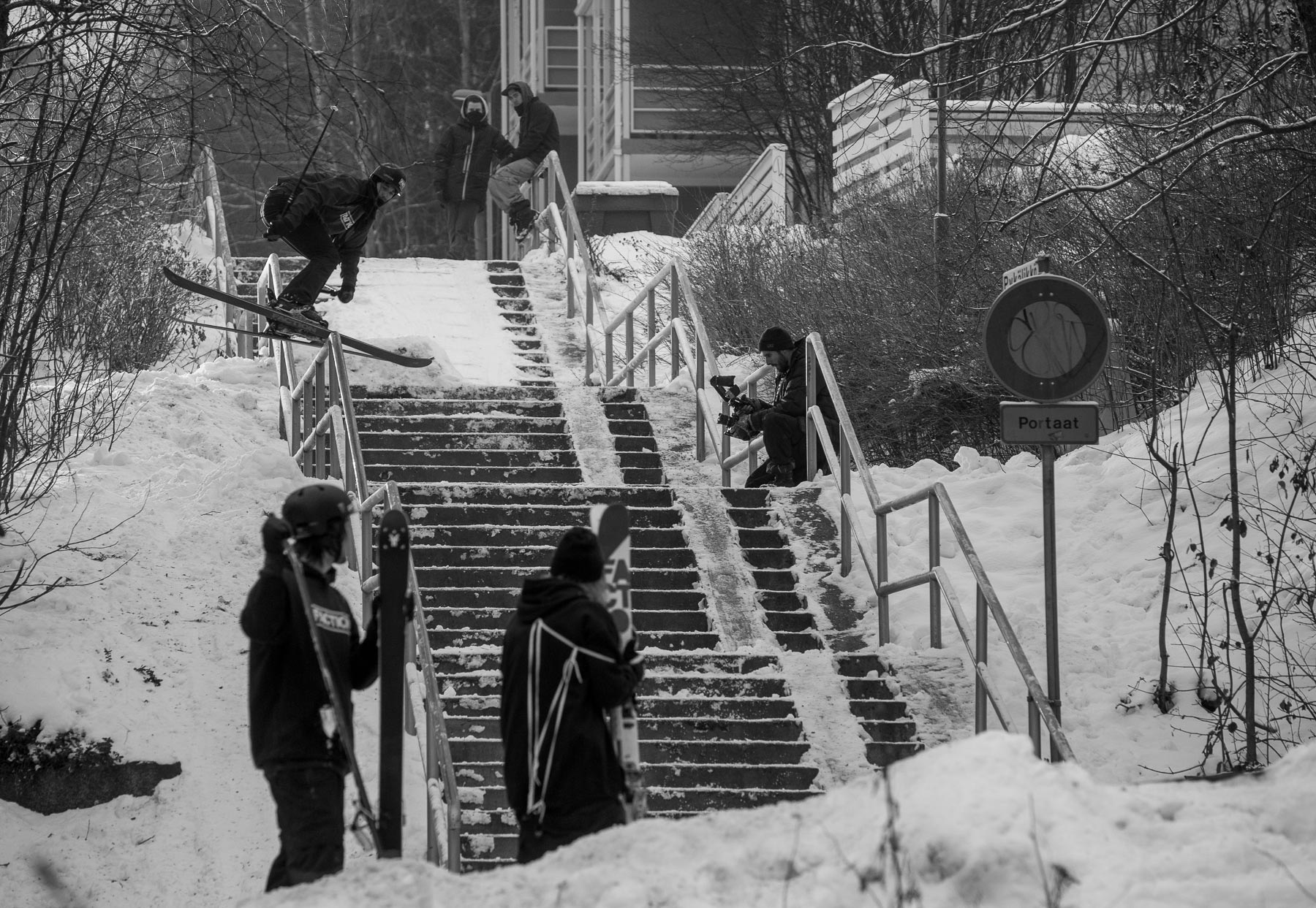 Street Action in Finnland für den neuen Faction Skis Full-Movie. Rider: Daniel Hanka - Foto: Tero Repo