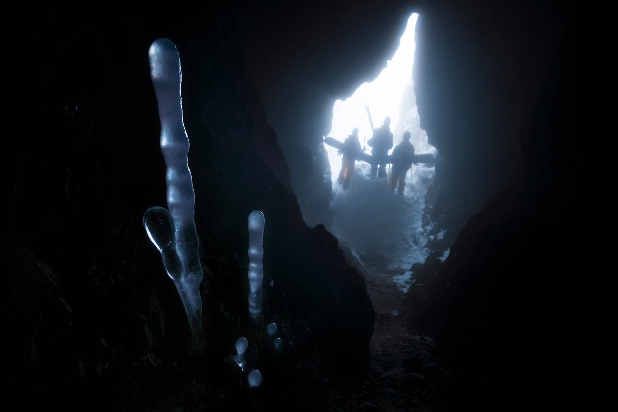 Am Ende des Aufstiegs wartet eine mystische Höhle - Foto: Jakob Schweighofer