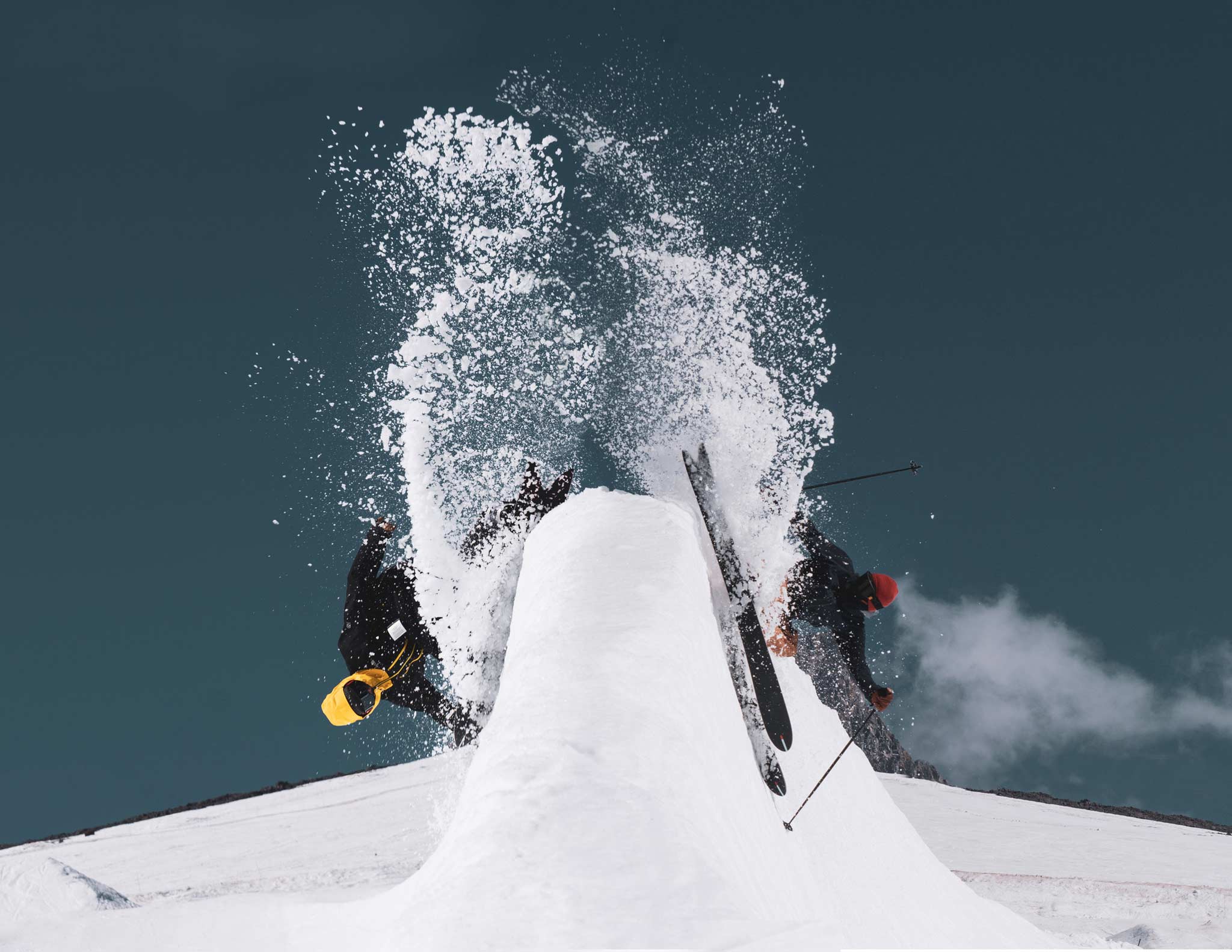 Pro Snowboarder Austin Smith und Pro Skifahrer Eric Pollard