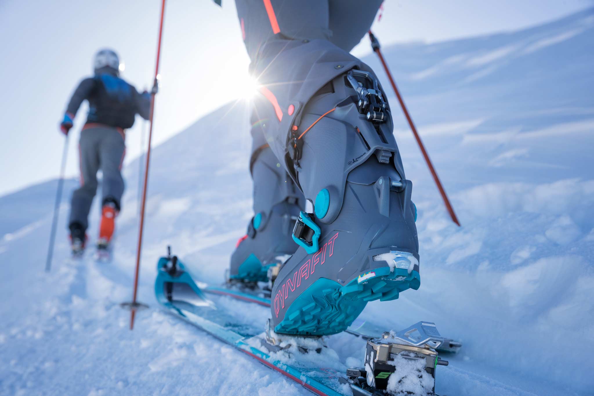 Neben der niedrigen Standhöhe besitzen Pin-Bindungen weitere entscheidende Vorteile gegenüber anderen Skitourenbindungen. - Foto: Dynafit