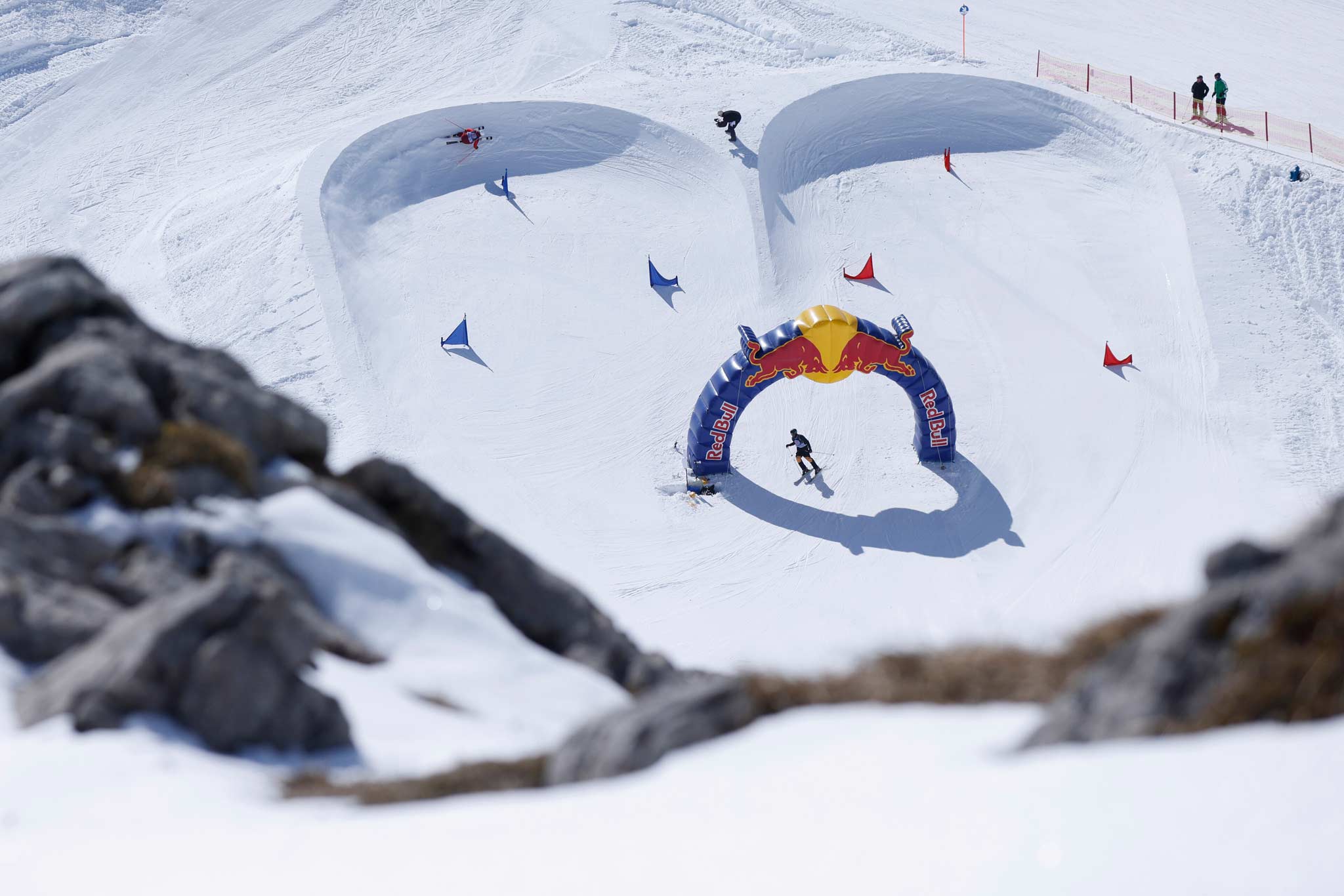 Red Bull Bankx: Johanna Holzmann und Ferdinand Dorsch siegen bei dem Ski-Event für Jedermann