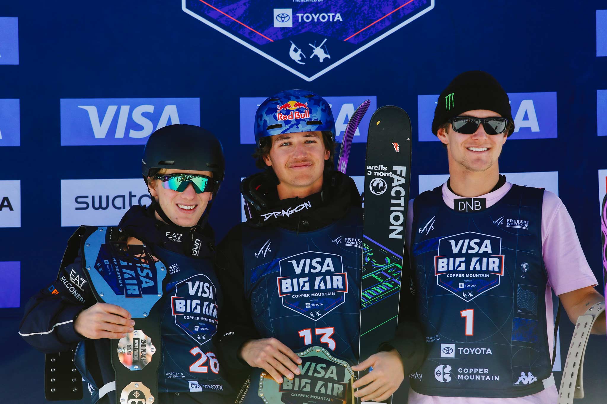 Das Podium der Männer beim Big Air Weltcup in Copper Mountain 2023: Miro Tabenelli (ITA), Mac Forehand (USA), Birk Ruud (NOR) - Foto: FIS