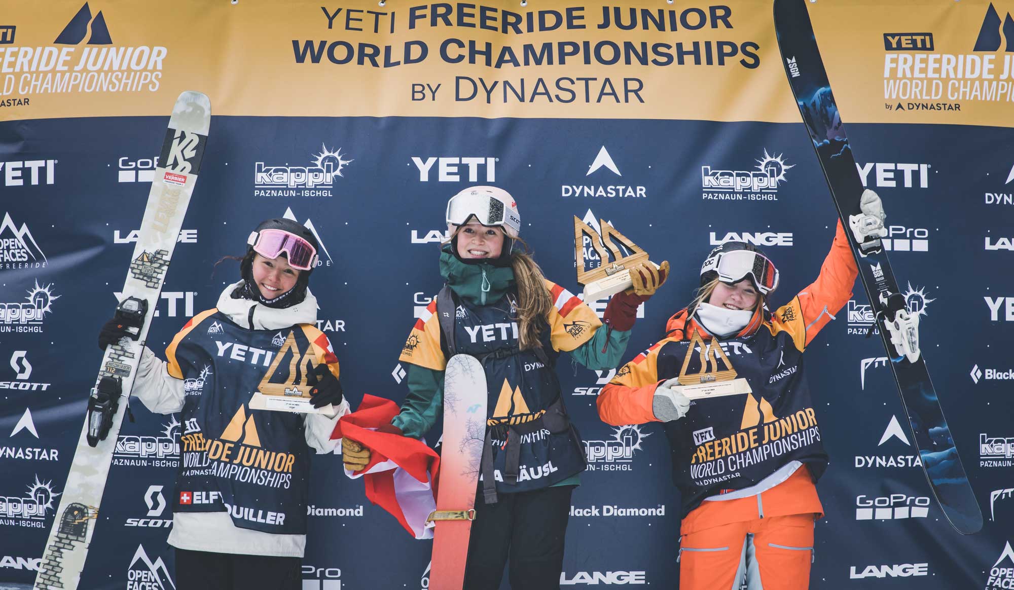 Das Podium der Frauen bei den Freeride Junior World Championships 2024: Elfy Rouiller (SUI), Jana Häusl (AUT), Ida Feen (NOR) - Foto: M. Knoll